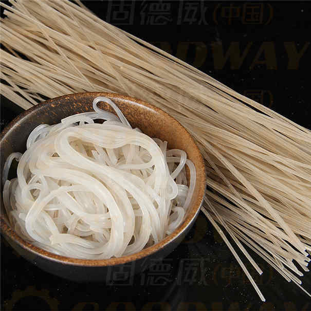 這樣的粉條機加工紅薯粉條，你見過嗎？一天能做8噸